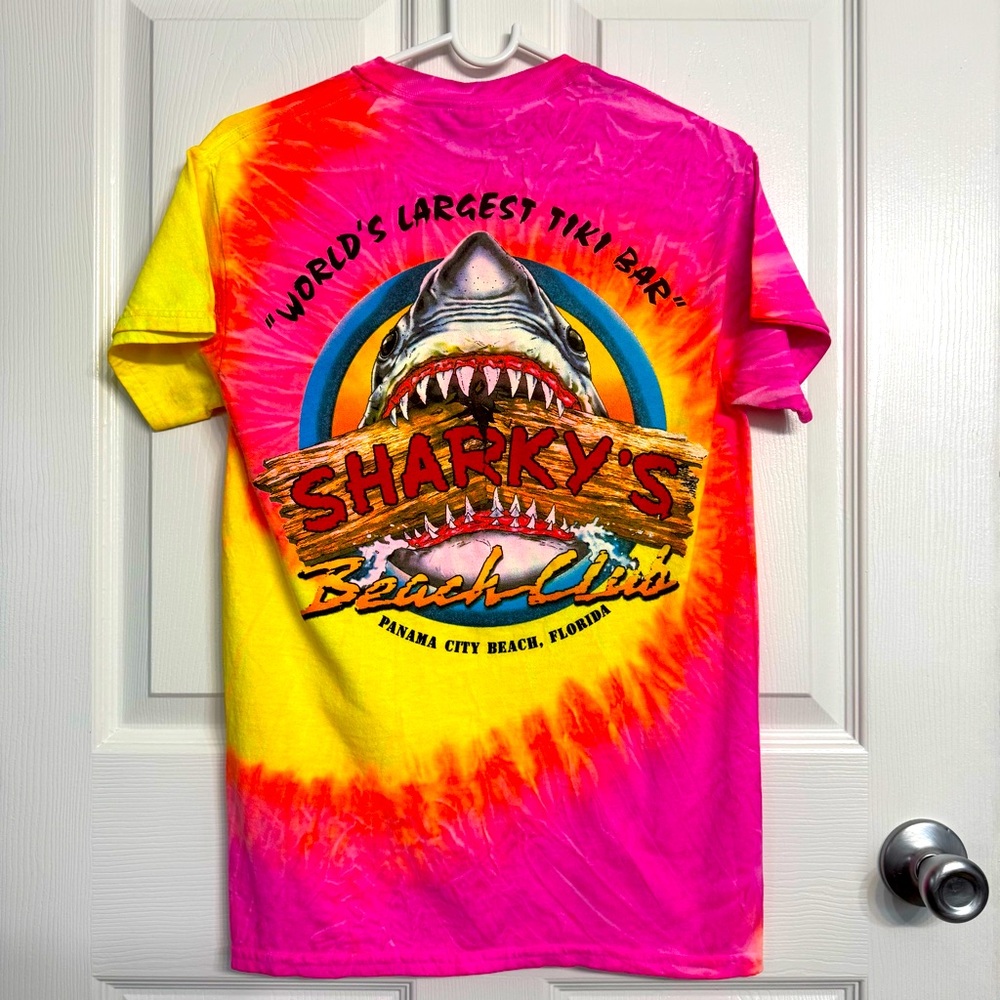NWOT Tie-Dye Sharky’s Beachfront Restaurant Panama City Beach T-Shirt XS